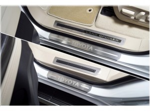 Накладки на пороги лист шлифованный надпись Toyota 4шт 70TH ANNIVERSARY